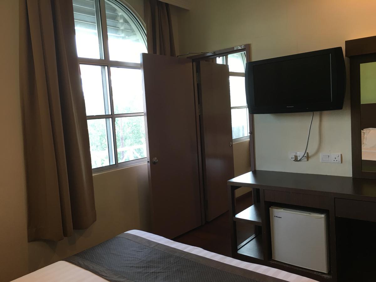Lintas Plaza Hotel *